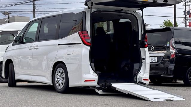 スロープタイプの福祉車両