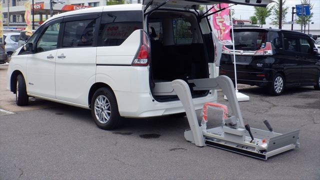 リフトタイプの福祉車両