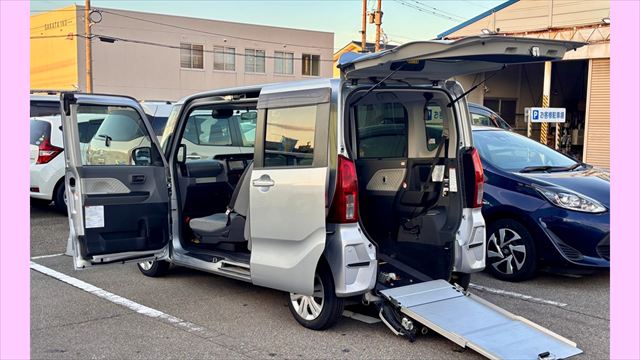 タント 助手席回転シートのスロープ付き