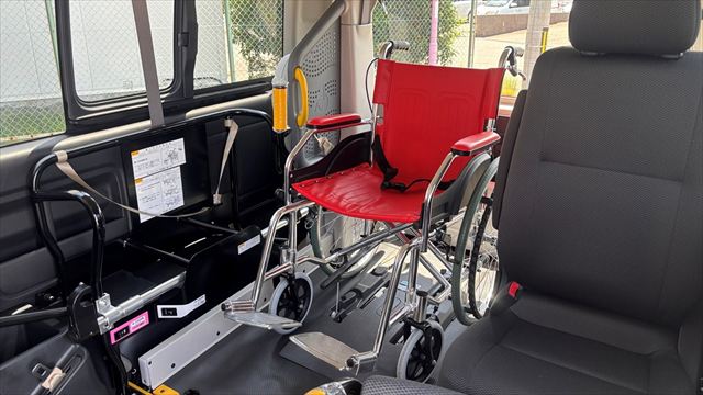 9型ハイエースの車いす1名乗車